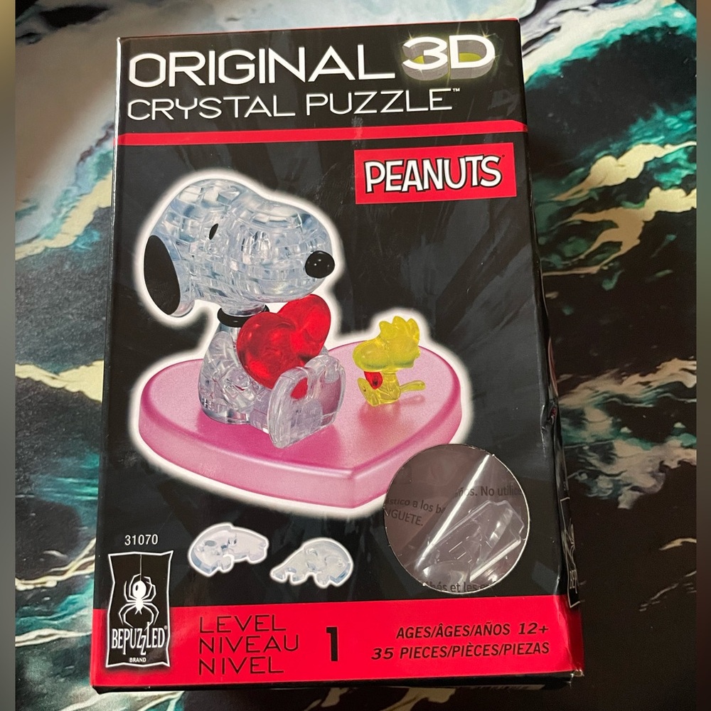 NIB BePuzzled | Peanuts Snoopy Heart Original 3D Crystal Puzzle